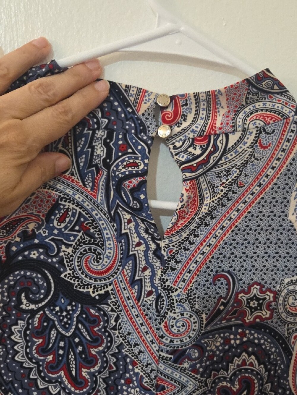Tommy Hilfiger Sleeveless Paisley Tie-Neck Top - Navy, Red & White Large - Picture 7 of 8